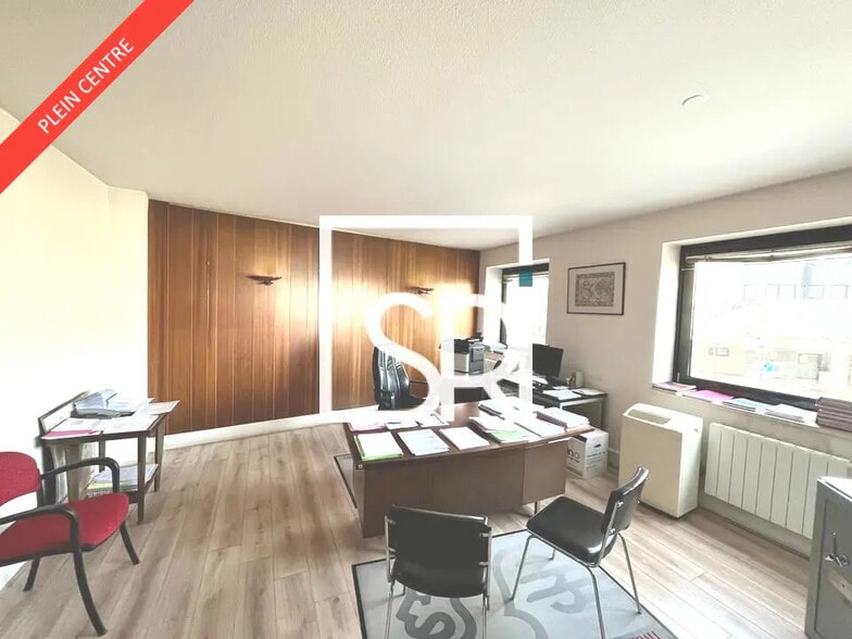 Bureau dans Clermont-Ferrand à vendre - Photo de l’immeuble – Image 2 sur 10
