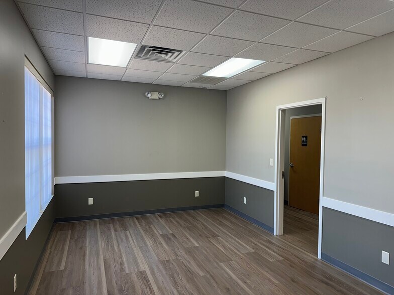 2130 Forest Hills Rd W, Wilson, NC à louer - Photo de l’immeuble – Image 2 sur 6