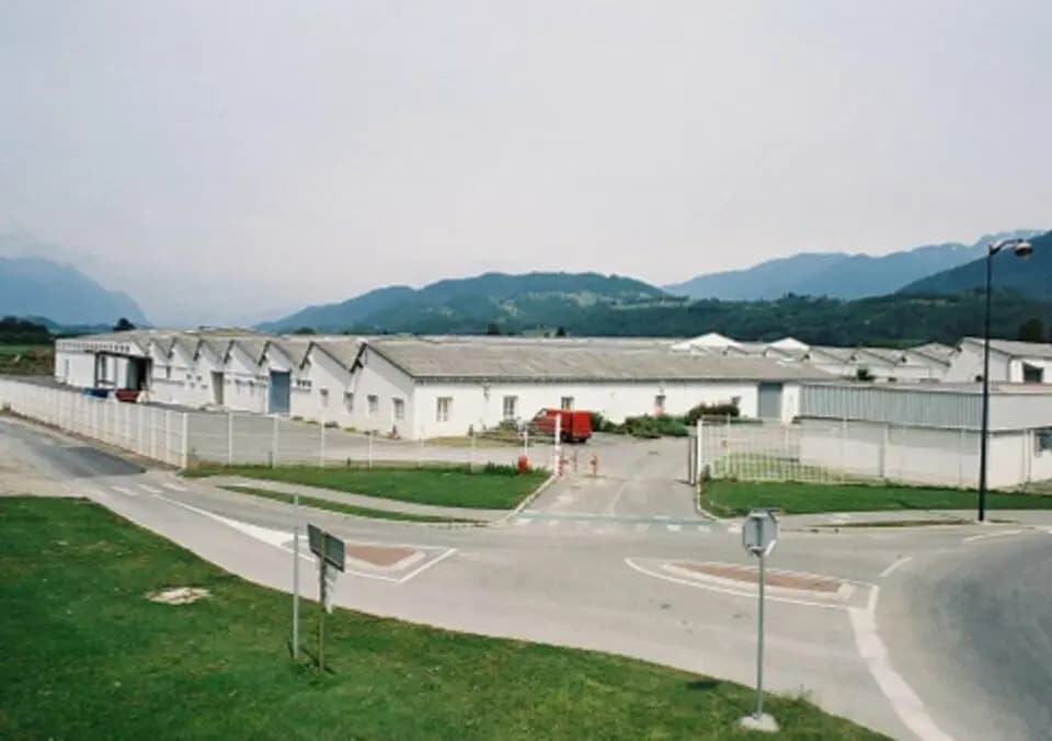 Local d’activités dans Pontcharra à louer Photo de l’immeuble– Image 1 sur 4