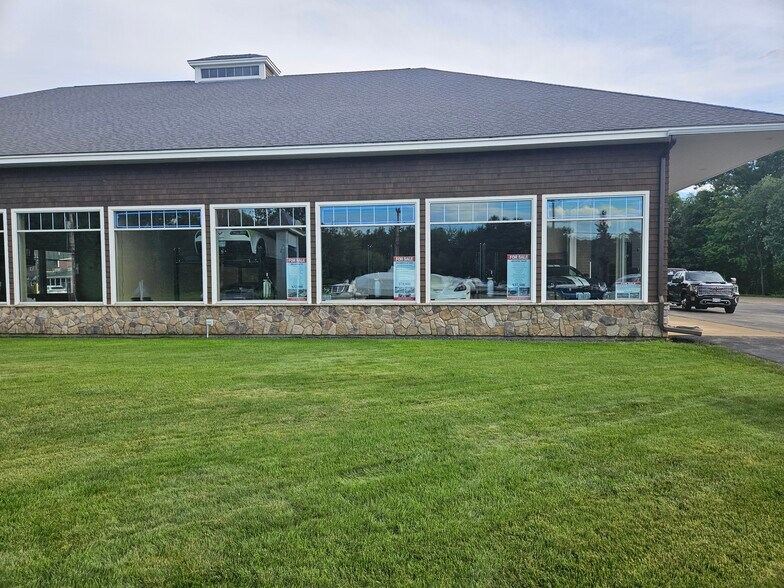 28 Weirs Rd, Gilford, NH à louer - Photo de l’immeuble – Image 3 sur 19