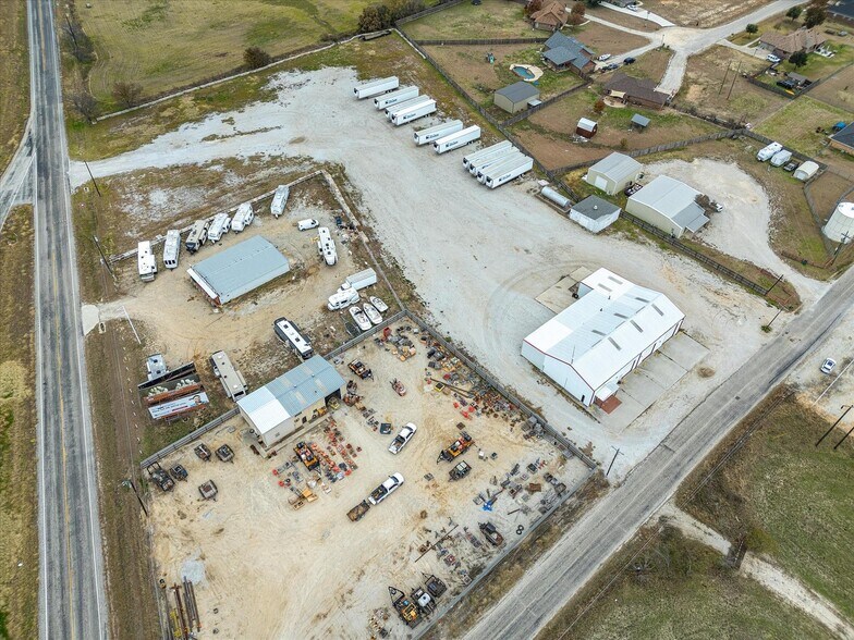 707 S Wickham St, Alvord, TX à louer - Photo de l’immeuble – Image 2 sur 33