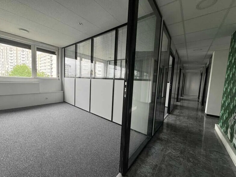 Bureau dans Villeurbanne à louer - Photo de l’immeuble – Image 1 sur 12