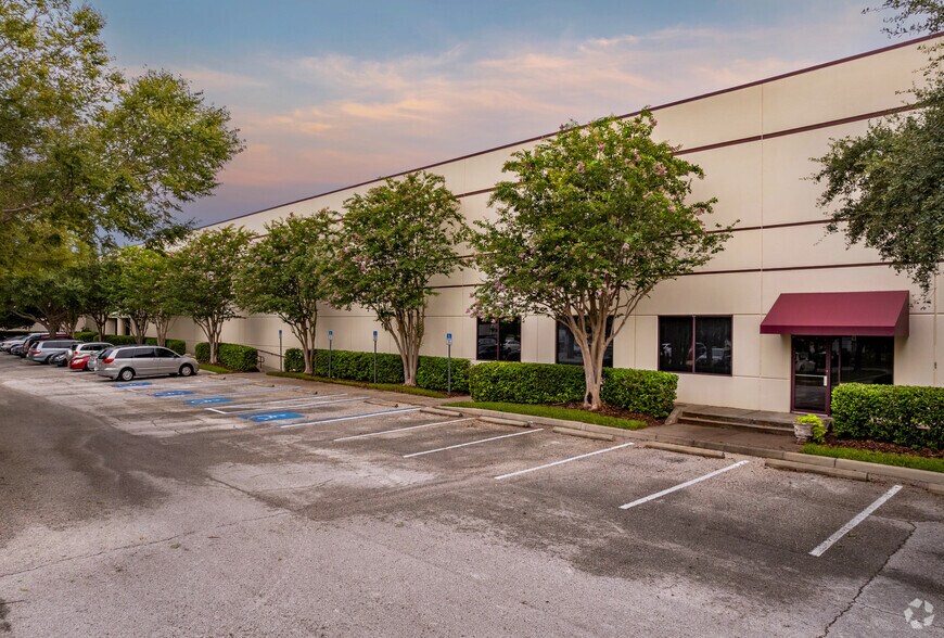 7975 114th Ave N, Largo, FL à vendre - Photo de l’immeuble – Image 2 sur 5