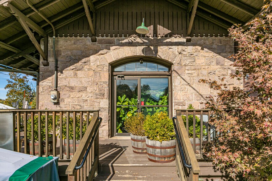 2 Bridge St, Milford, NJ à vendre - Photo de l’immeuble – Image 3 sur 51