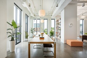 800 N High St, Columbus, OH à louer Photo intérieure– Image 2 sur 4