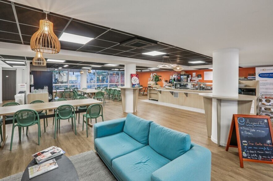 70 Rue Rivay, Levallois-Perret à louer - Photo de l’immeuble – Image 2 sur 9