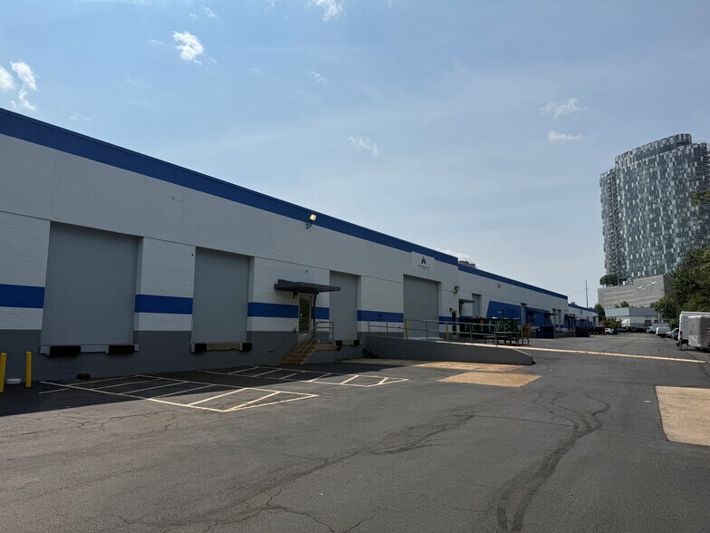 8520-8528 Tyco Rd, Vienna, VA à louer - Photo de l’immeuble – Image 2 sur 4