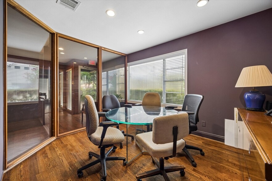 1212 Antoine Dr, Houston, TX à louer - Photo de l’immeuble – Image 3 sur 8