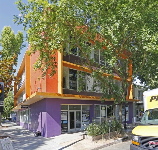 2530 J St, Sacramento, CA à louer - Photo principale – Image 1 sur 19