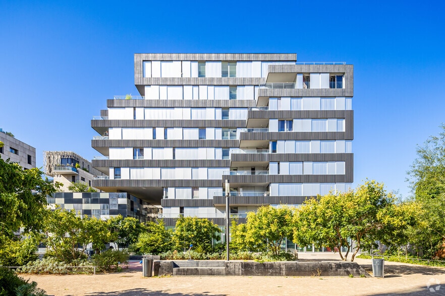 1-3 Place Renée Dufourt, Lyon à vendre - Photo de l’immeuble – Image 2 sur 13
