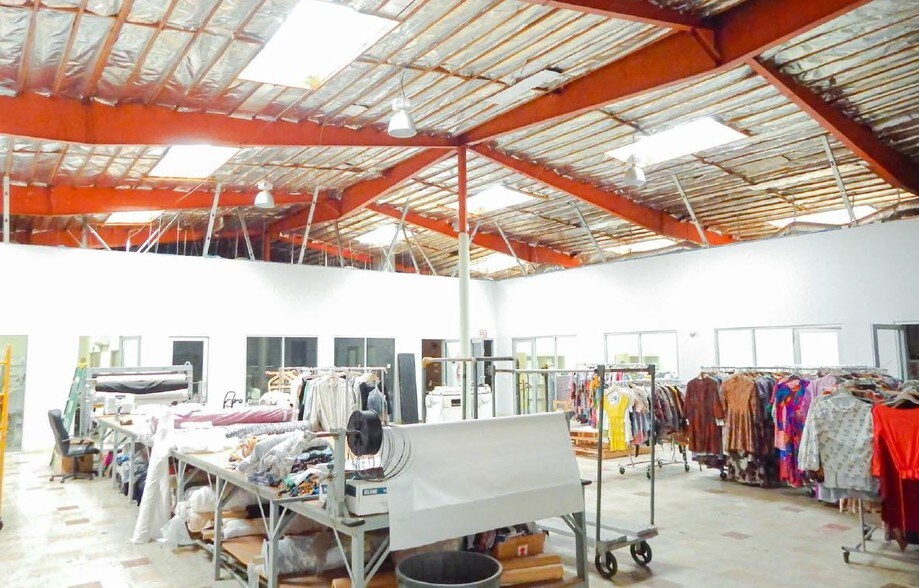 1232 E Washington Blvd, Los Angeles, CA à louer - Photo de l’immeuble – Image 3 sur 8