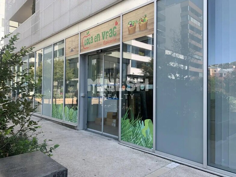 Local commercial dans Lyon à louer - Photo de l’immeuble – Image 1 sur 5