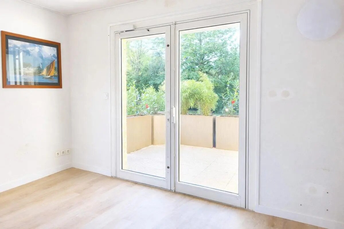 Bureau dans  à louer Photo de l’immeuble– Image 1 sur 7