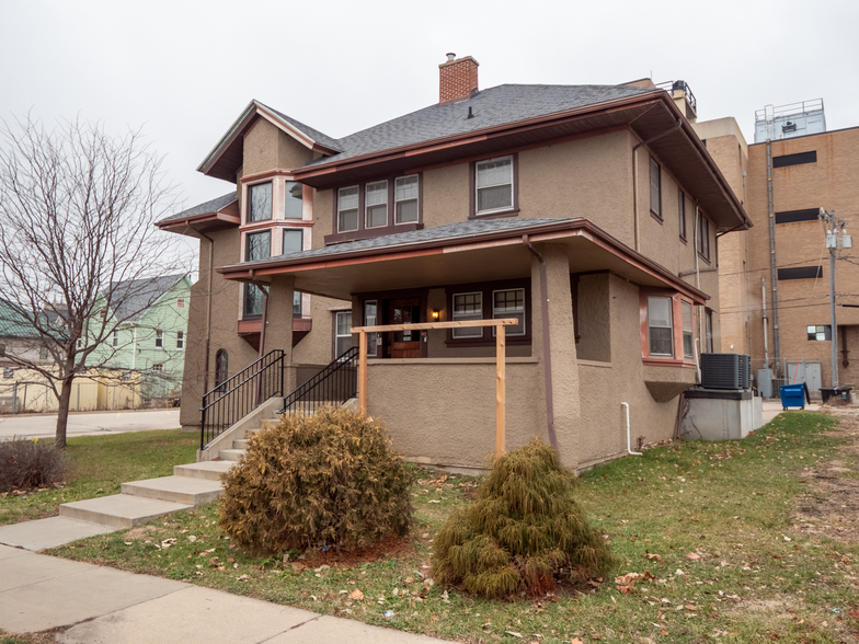 616 4th St SW, Cedar Rapids, IA à louer - Photo de l’immeuble – Image 2 sur 18