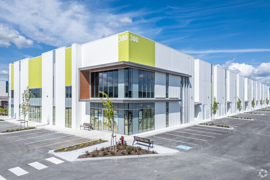 19265 Airport Way, Pitt Meadows, BC à louer - Photo principale – Image 1 sur 7