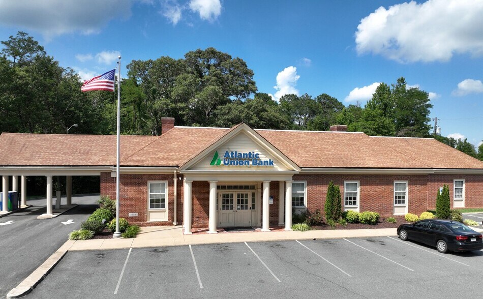 10045 Kings Hwy, King George, VA à vendre - Photo principale – Image 1 sur 3