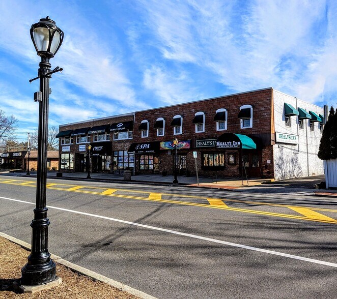 52-54 Broadway, Greenlawn, NY à vendre - Photo de l’immeuble – Image 1 sur 13