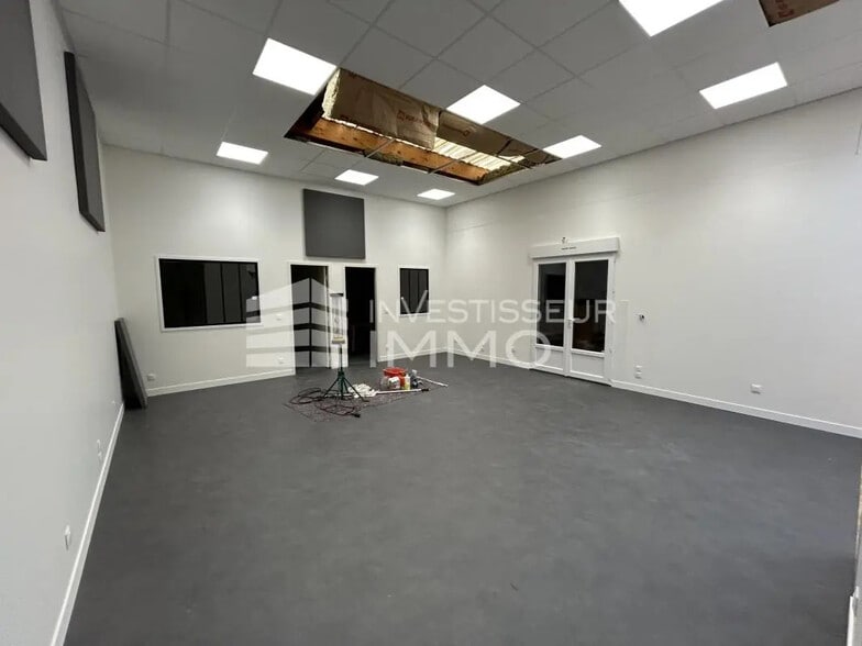 Industriel/Logistique dans Pierrelaye à vendre - Photo de l’immeuble – Image 3 sur 10