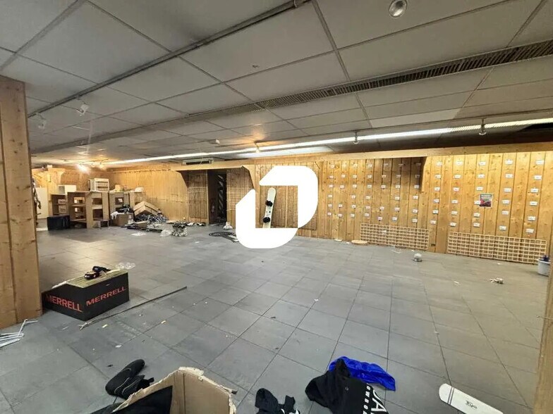 Local commercial dans Bordeaux à louer - Photo de l’immeuble – Image 3 sur 10