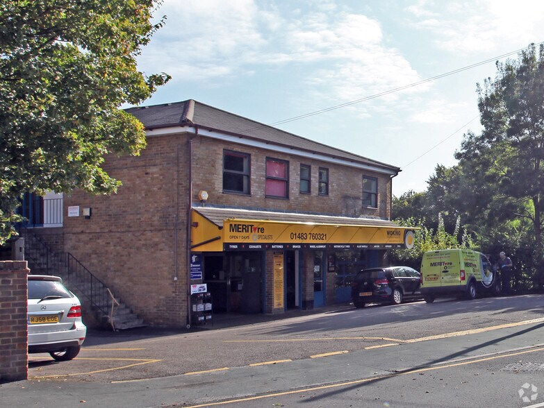 10-10B Robin Hood Rd, Woking à louer - Photo de l’immeuble – Image 3 sur 3
