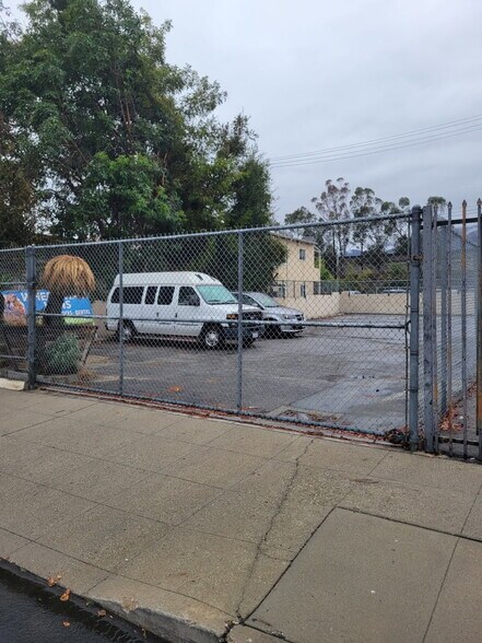 2449 White St, Pasadena, CA à louer - Photo de l’immeuble – Image 2 sur 3