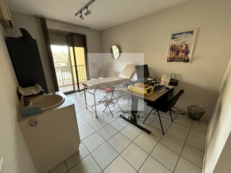 Bureau dans Écully à louer - Photo de l’immeuble – Image 2 sur 12