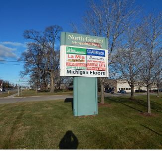 43982 N Gratiot Ave, Clinton Township, MI à louer - Photo de l’immeuble – Image 2 sur 5