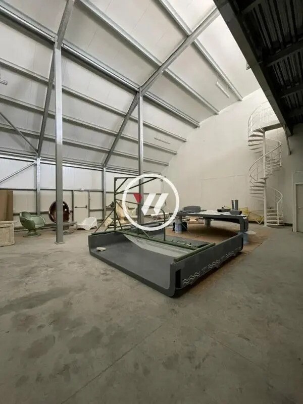 Plus de détails pour Local d'activités à louer