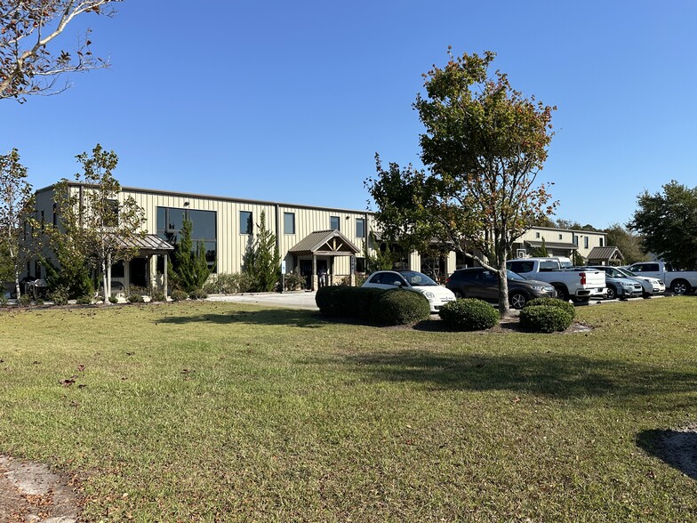 310 Greenfield Dr, Newport, NC à vendre - Photo de l’immeuble – Image 1 sur 32
