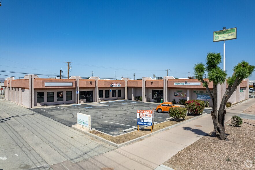 321 Hobson Way, Blythe, CA à louer - Photo de l’immeuble – Image 1 sur 27