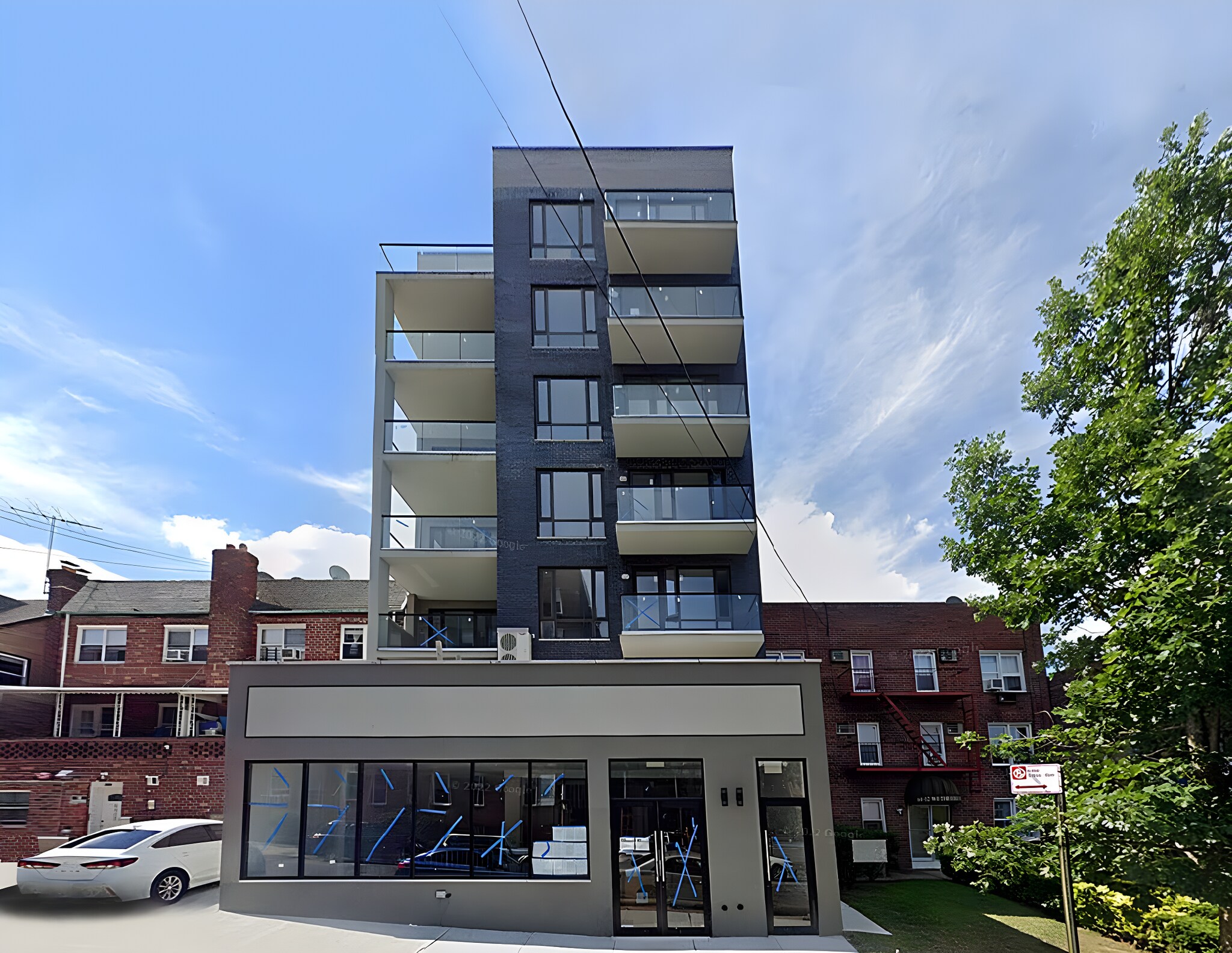 6414 Wetherole St, Rego Park, NY à vendre Photo de l’immeuble– Image 1 sur 8