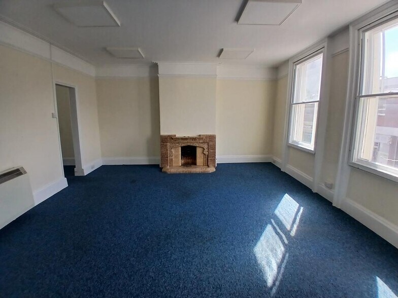 81-83 High St, Poole à louer - Photo de l’immeuble – Image 3 sur 9