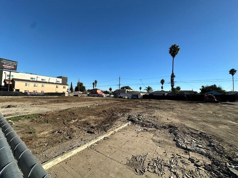 8872 S Vermont Ave, Los Angeles, CA à louer - Photo de l’immeuble – Image 3 sur 4