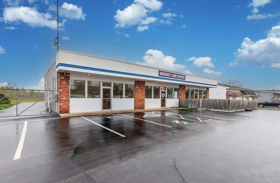 6640 Lincoln Ave, Lockport, NY à vendre - Photo de l’immeuble – Image 3 sur 36