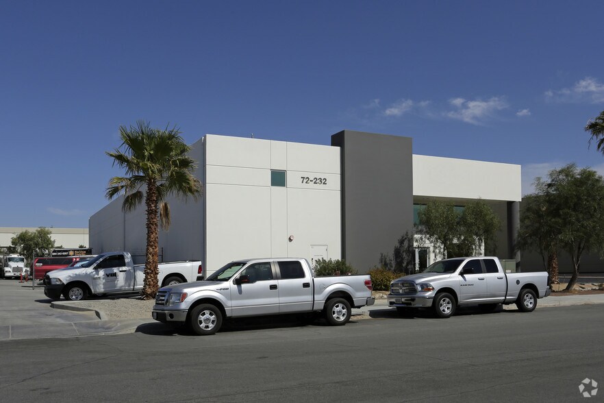 72232 Corporate Way, Thousand Palms, CA à louer - Photo de l’immeuble – Image 3 sur 5