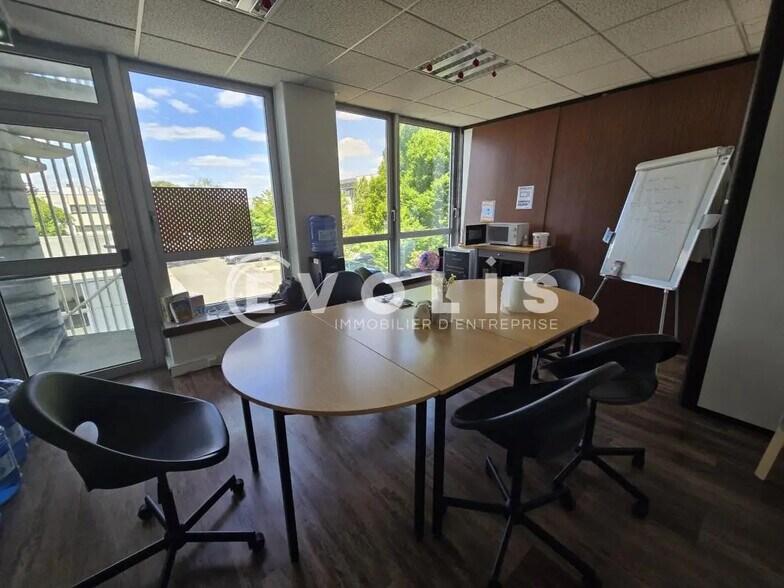 Bureau dans Les Ulis à louer - Photo intérieure – Image 3 sur 8