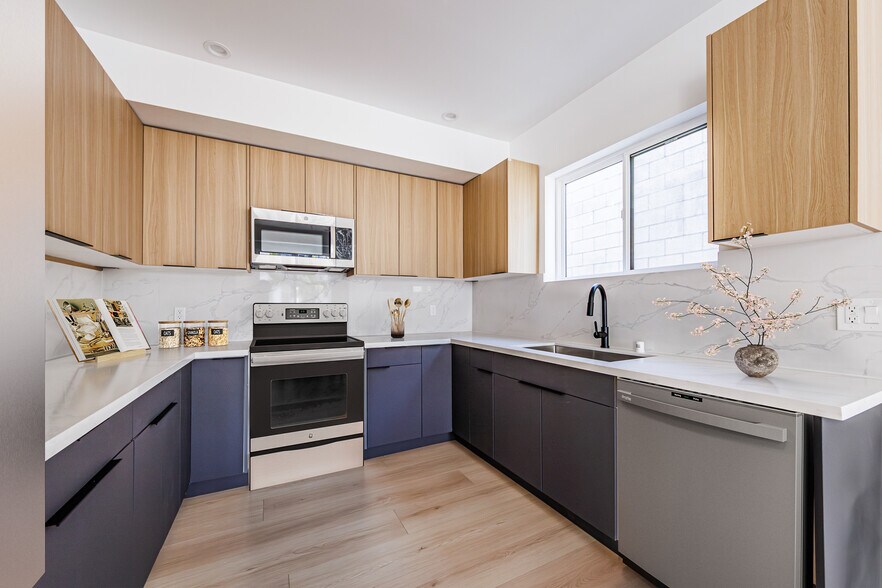 13461 Beach Ave, Marina Del Rey, CA à vendre - Photo de l’immeuble – Image 3 sur 45