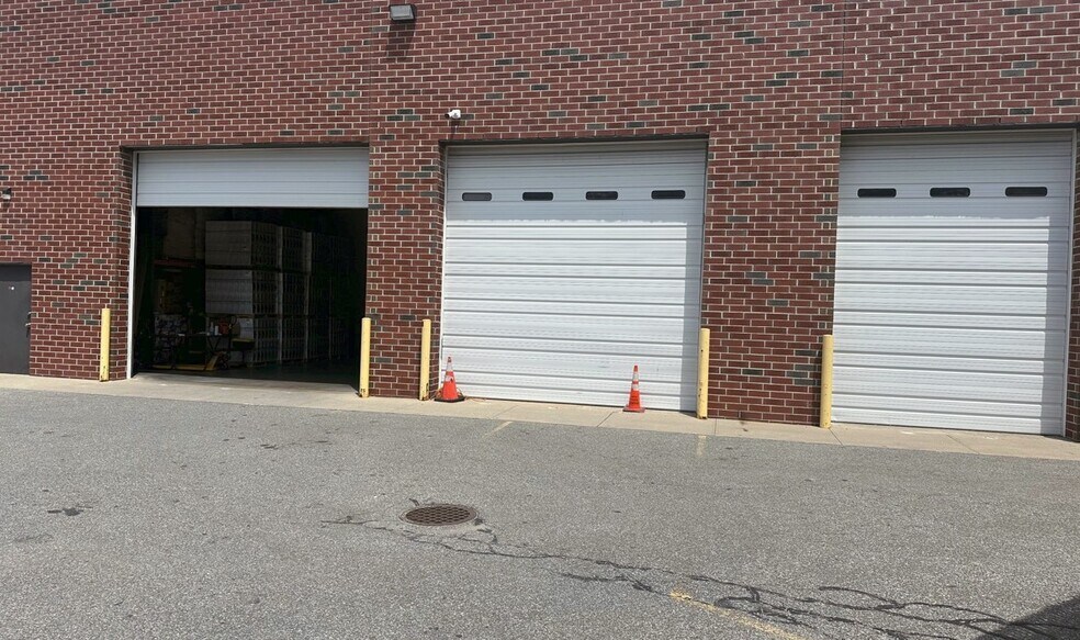 1835 New Hwy, Farmingdale, NY à vendre - Photo de l’immeuble – Image 2 sur 7