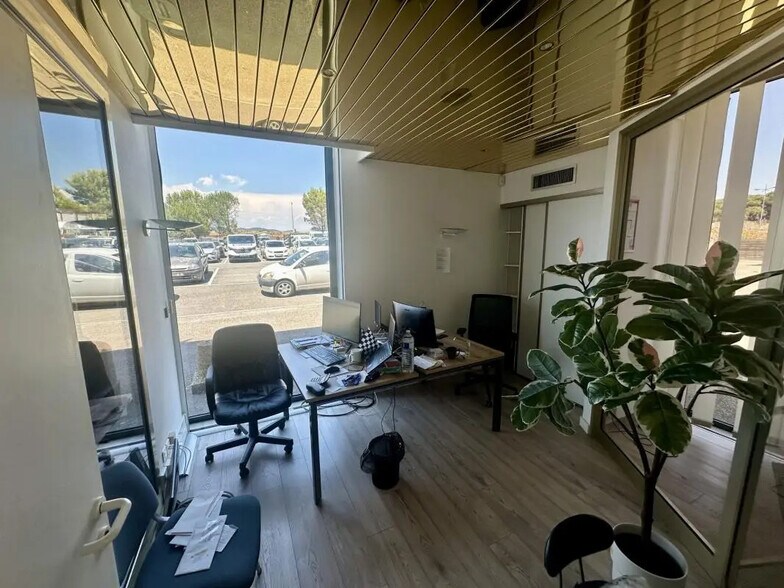 Bureau dans Puget-sur-Argens à louer - Photo de l’immeuble – Image 3 sur 5