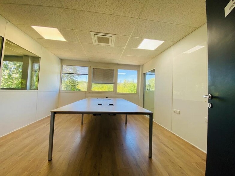 Bureau dans Bièvres à louer - Photo de l’immeuble – Image 3 sur 7