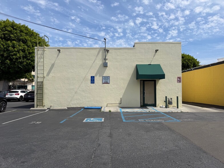257 S La Cienega Blvd, Beverly Hills, CA à louer - Photo de l’immeuble – Image 2 sur 10
