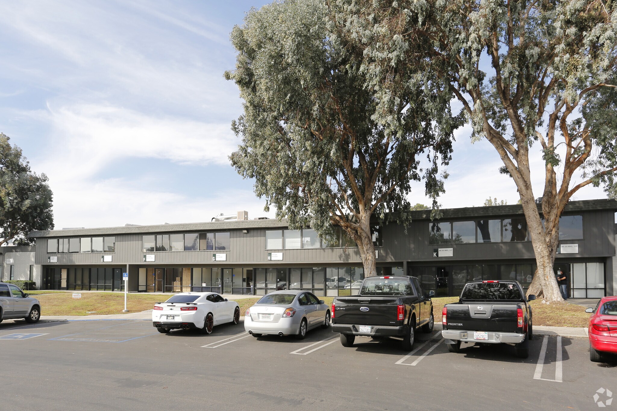 17951 Sky Park Cir, Irvine, CA à louer Photo de l’immeuble– Image 1 sur 13