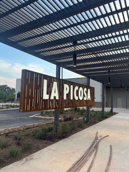 SE Military Rd & SW New Braunfels Ave, San Antonio, TX à louer - Photo de l’immeuble – Image 3 sur 3