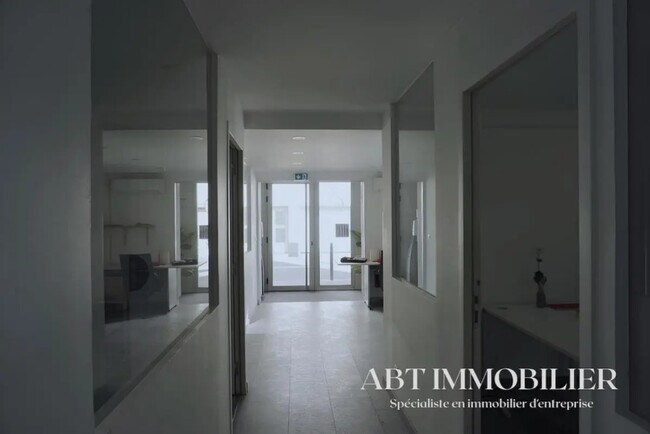 Plus de détails pour Local commercial à vendre