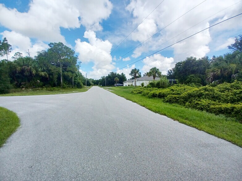 Elias Circle, North Port, FL à vendre - Photo de l’immeuble – Image 2 sur 6