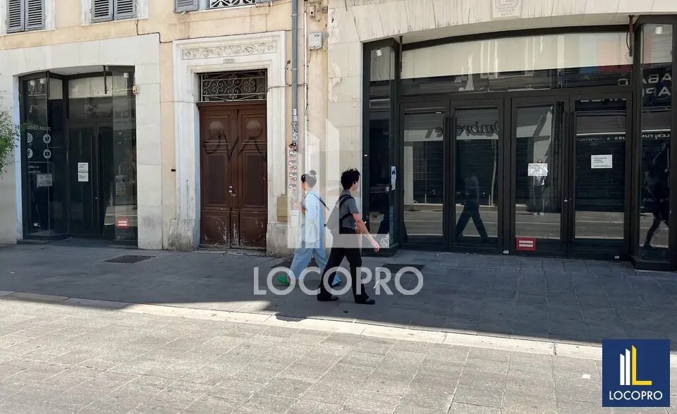 Local commercial dans Marseille à louer - Photo de l’immeuble – Image 2 sur 5