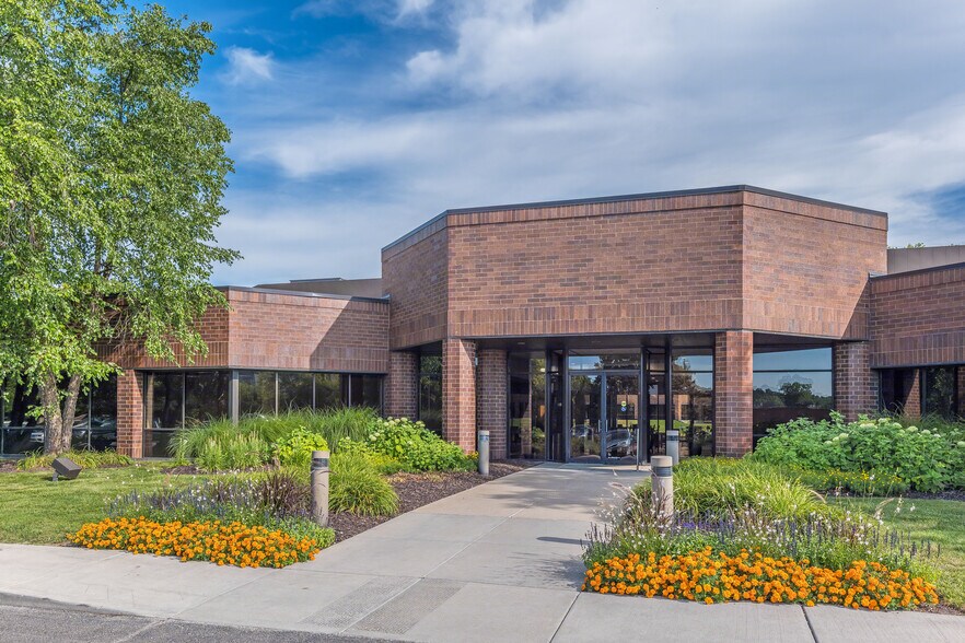 250 N Patrick Blvd, Brookfield, WI à louer - Photo de l’immeuble – Image 3 sur 13