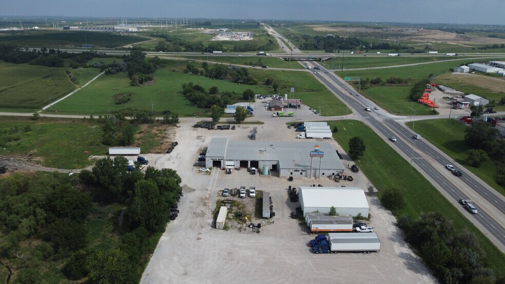 5535 Arbor Rd, Lincoln, NE à louer - Photo de l’immeuble – Image 3 sur 14