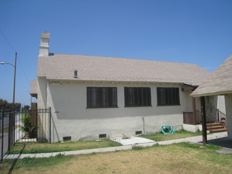 10216 S Denker Ave, Los Angeles, CA à louer - Photo de l’immeuble – Image 2 sur 13