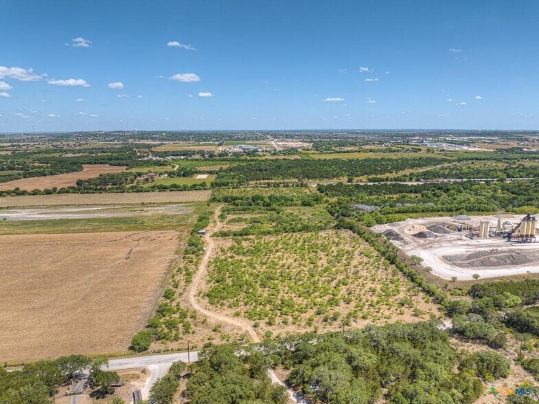 Old Nacagdoches Rd, New Braunfels, TX à vendre - Photo de l’immeuble – Image 3 sur 20